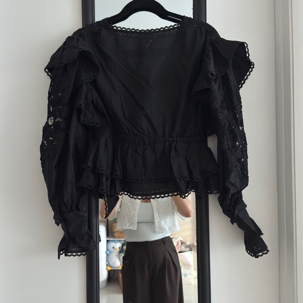 FARM Rio Black Lace Ruffle Blouse - Picture 4 of 7